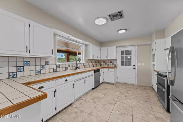 1605 N LITTLE STONEHEDGE RANCH Road, Wickenburg, AZ 85390