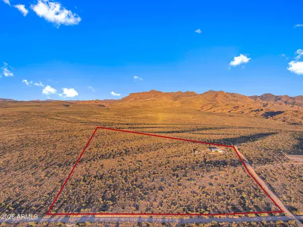 26672 W Billy Clegg Road, Congress, AZ 85332