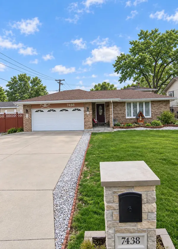 7438 Beloit Ave, Bridgeview, IL 60455-1223