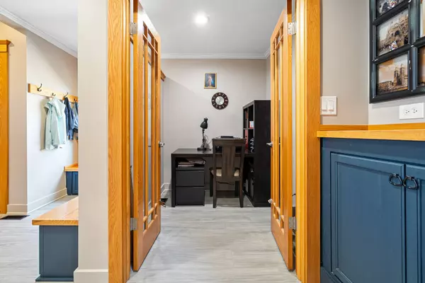 5605 S MERRIMAC Avenue, Chicago, IL 60638