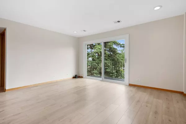 4825 W 109th Street #303, Oak Lawn, IL 60453