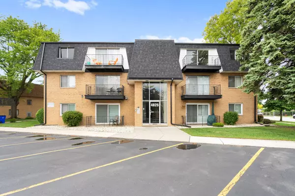 4825 W 109th Street #303, Oak Lawn, IL 60453