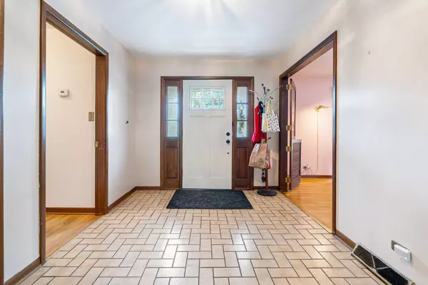 9108 Windsor Drive, Palos Hills, IL 60465