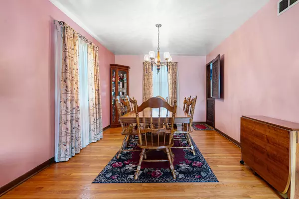 9108 Windsor Drive, Palos Hills, IL 60465