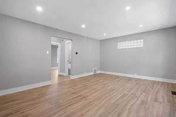 9638 S Francisco Avenue, Evergreen Park, IL 60805