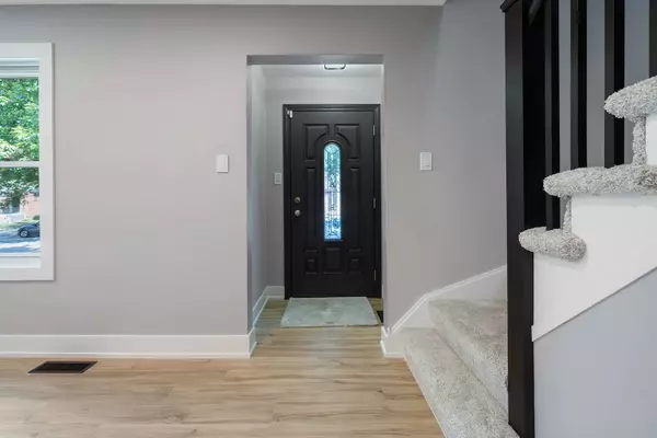 9638 S Francisco Avenue, Evergreen Park, IL 60805