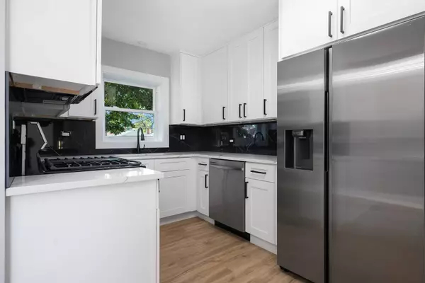 9638 S Francisco Avenue, Evergreen Park, IL 60805