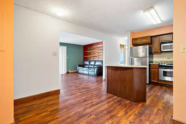 1521 Pioneer Road #7, Crest Hill, IL 60403