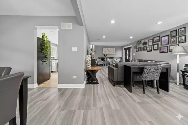 8400 S NEW ENGLAND Avenue, Burbank, IL 60459