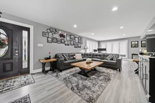 8400 S NEW ENGLAND Avenue, Burbank, IL 60459