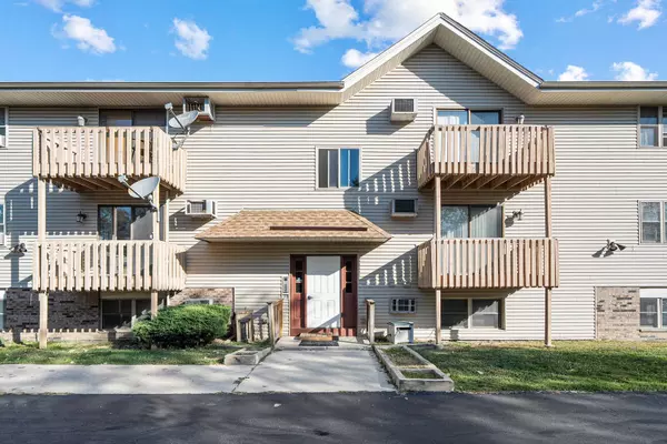 1521 Pioneer Road #7, Crest Hill, IL 60403