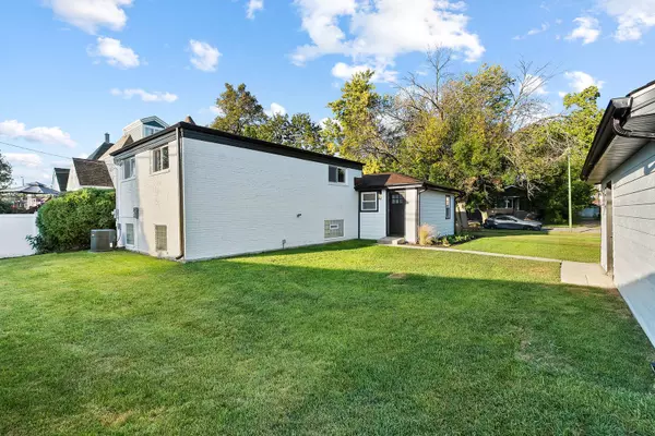 9427 S Charles Street, Chicago, IL 60643