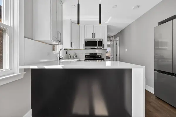 10533 S Whipple Street, Chicago, IL 60655