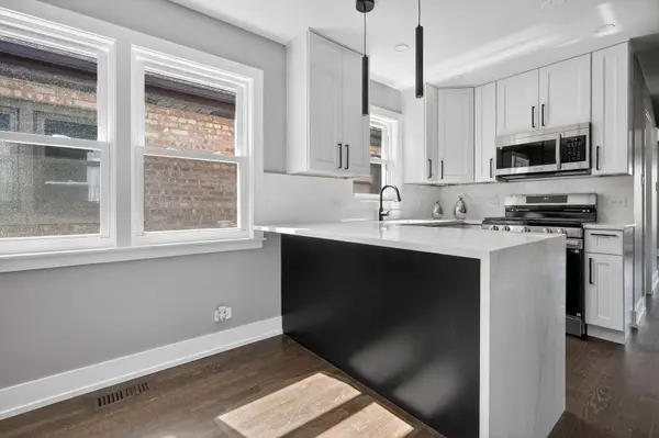 10533 S Whipple Street, Chicago, IL 60655