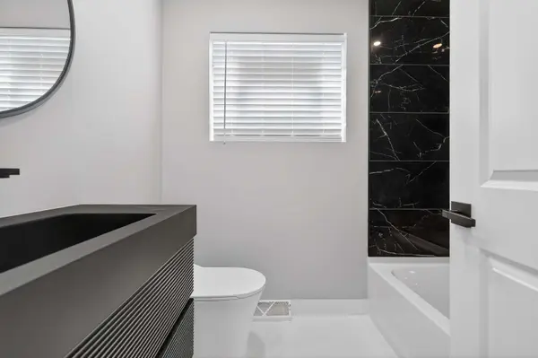 10533 S Whipple Street, Chicago, IL 60655