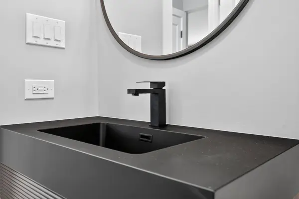 10533 S Whipple Street, Chicago, IL 60655