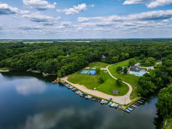 38 Barbados DR, Putnam, IL 61560