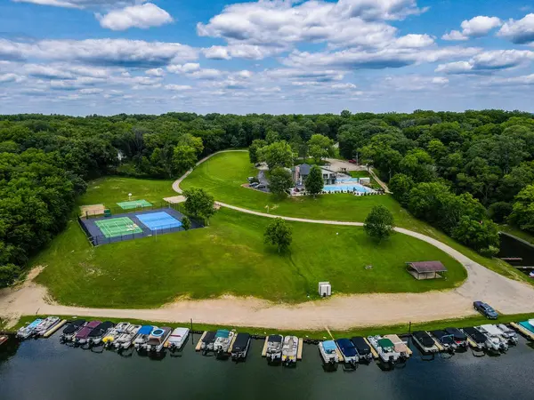38 Barbados DR, Putnam, IL 61560