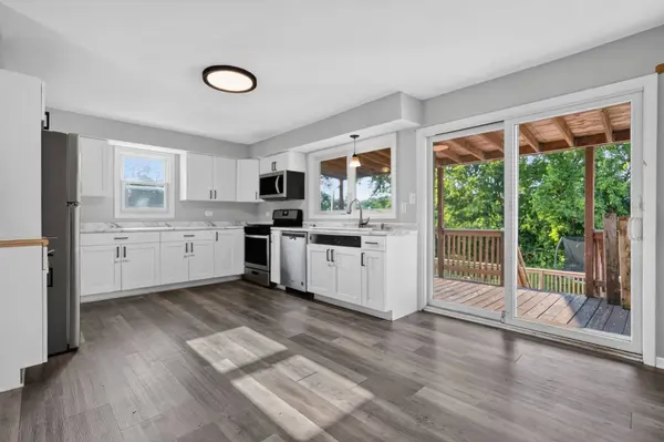 7945 W 91st ST, Hickory Hills, IL 60457