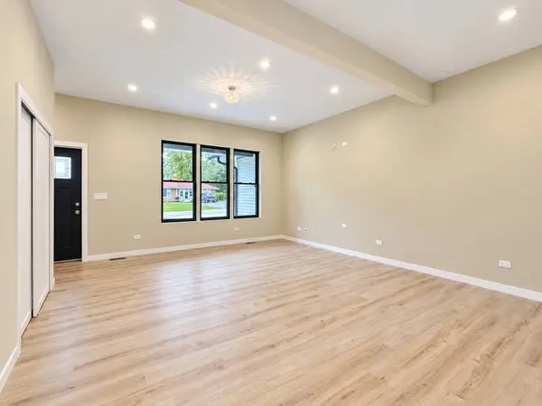 201 Capri Dr DR, Round Lake, IL 60073