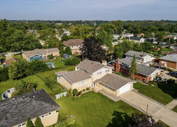 10426 S 81st Ave, Palos Hills, IL 60465-1816