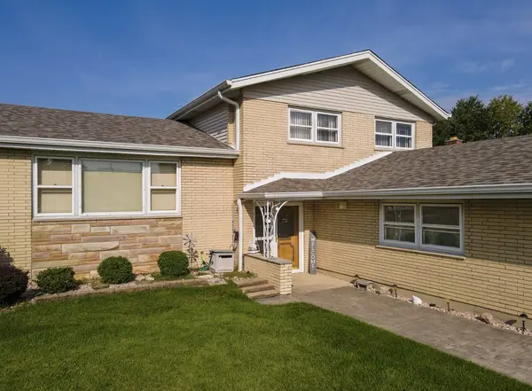 10426 S 81st Ave, Palos Hills, IL 60465-1816