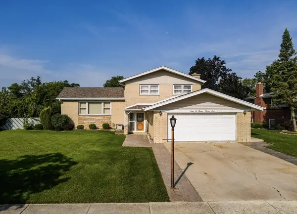 10426 S 81st Ave, Palos Hills, IL 60465-1816