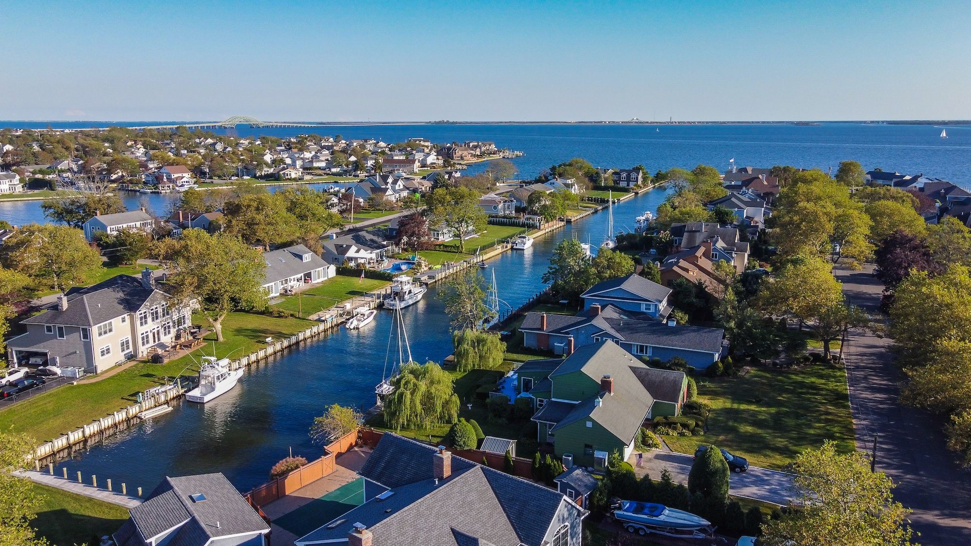 Pros and Cons of Living in West Islip NY