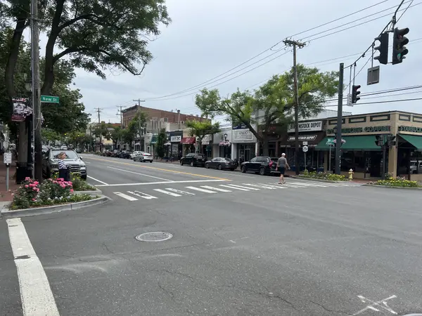 Pros and Cons of Living in Huntington, NY