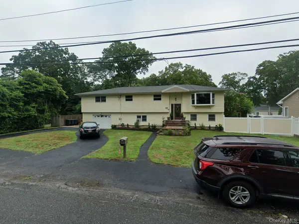 111 Brunswick RD, Ronkonkoma, NY 11779
