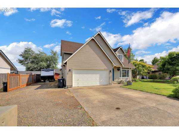 925 MONROE ST, Harrisburg, OR 97446