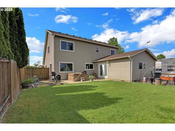 925 MONROE ST, Harrisburg, OR 97446