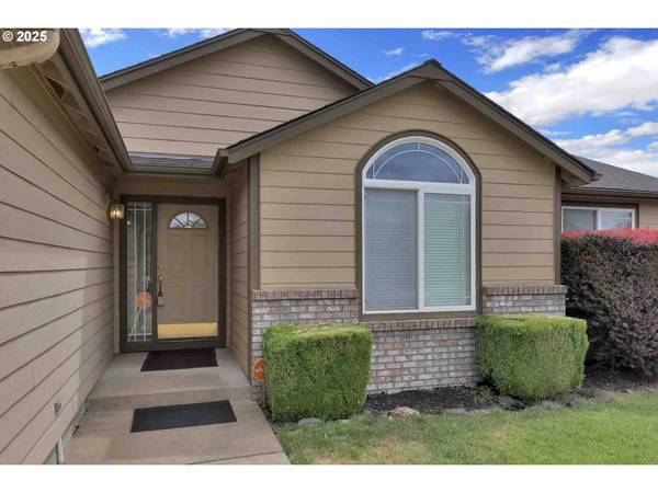 2451 BOWTIE AVE, Eugene, OR 97404