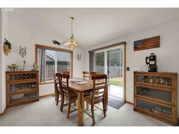 2451 BOWTIE AVE, Eugene, OR 97404