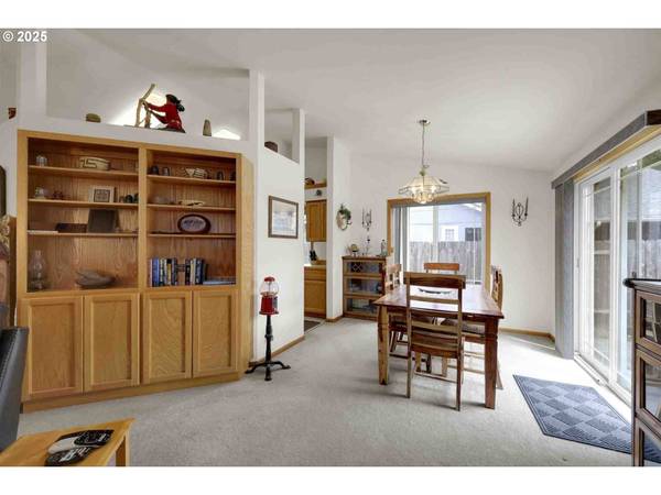 2451 BOWTIE AVE, Eugene, OR 97404