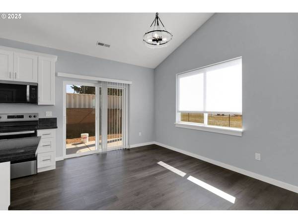 2132 Willona DR, Eugene, OR 97408