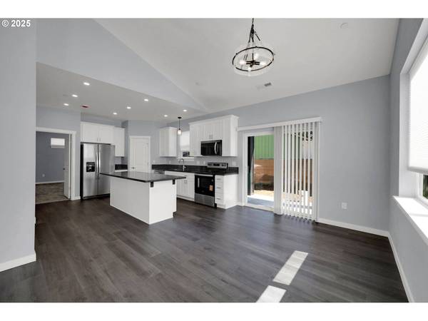 2132 Willona DR, Eugene, OR 97408