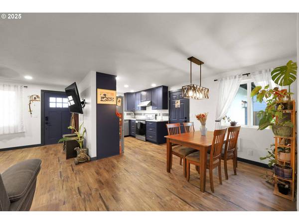 645 RILEY WAY, Harrisburg, OR 97446