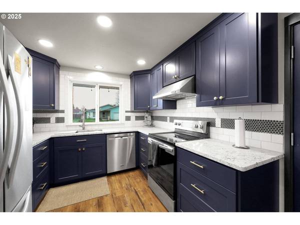 645 RILEY WAY, Harrisburg, OR 97446