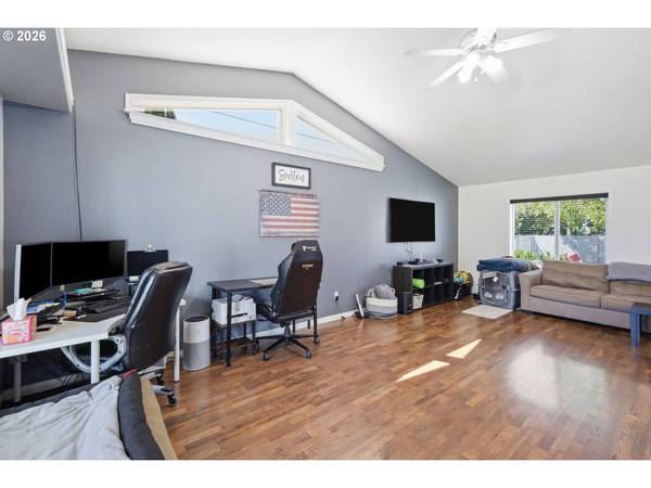 1924 W 10TH AVE, Junction City, OR 97448
