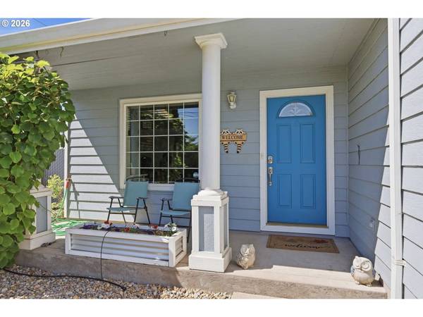 1924 W 10TH AVE, Junction City, OR 97448