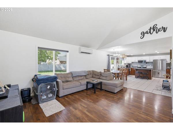 1924 W 10TH AVE, Junction City, OR 97448