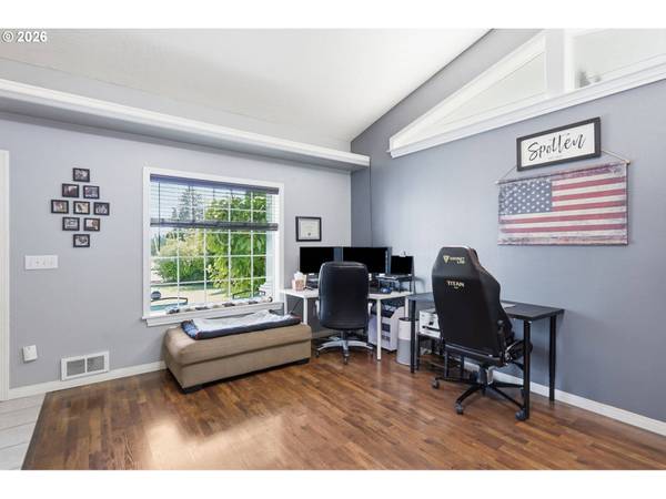 1924 W 10TH AVE, Junction City, OR 97448