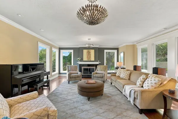 200 Darrell Rd, Hillsborough, CA 94010-7110