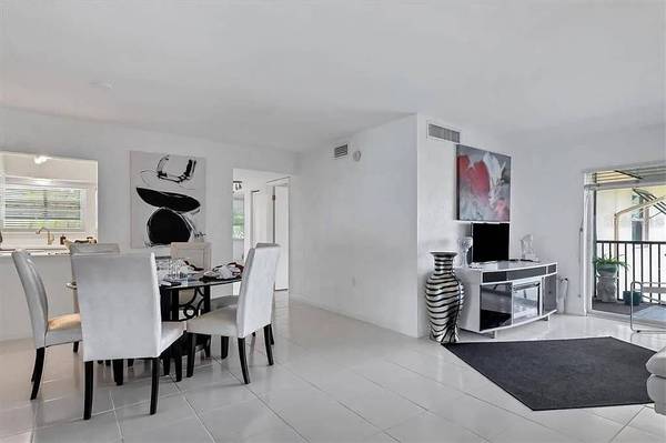 4660 OCEAN BLVD #Q2, Sarasota, FL 34242