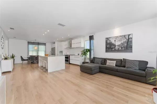 1945 RED CANYON DR, Kissimmee, FL 34744