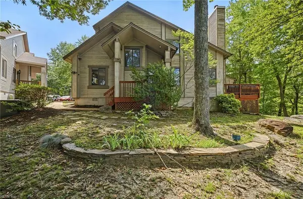 245 Misty Point LN, Newport News, VA 23603