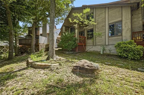 245 Misty Point LN, Newport News, VA 23603