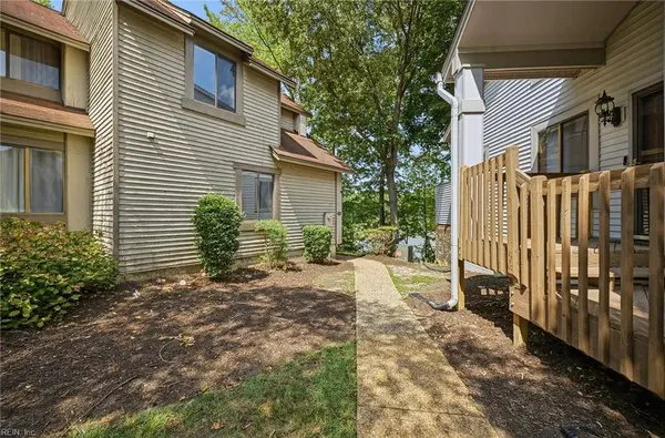 245 Misty Point LN, Newport News, VA 23603