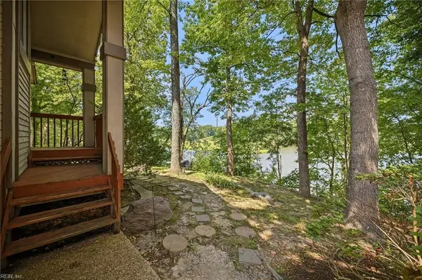 245 Misty Point LN, Newport News, VA 23603